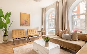 Sanders Noble - Fantastic 4-Bdr Apt In The Capital